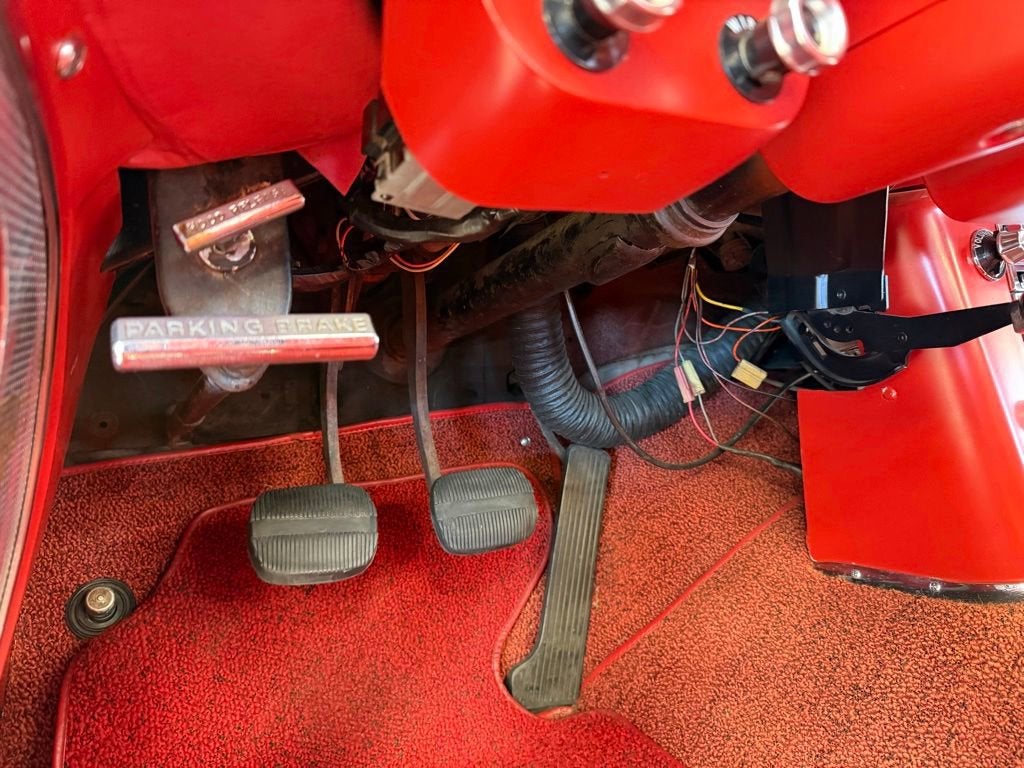 1960 Chevrolet CORVETTE COUPE Base