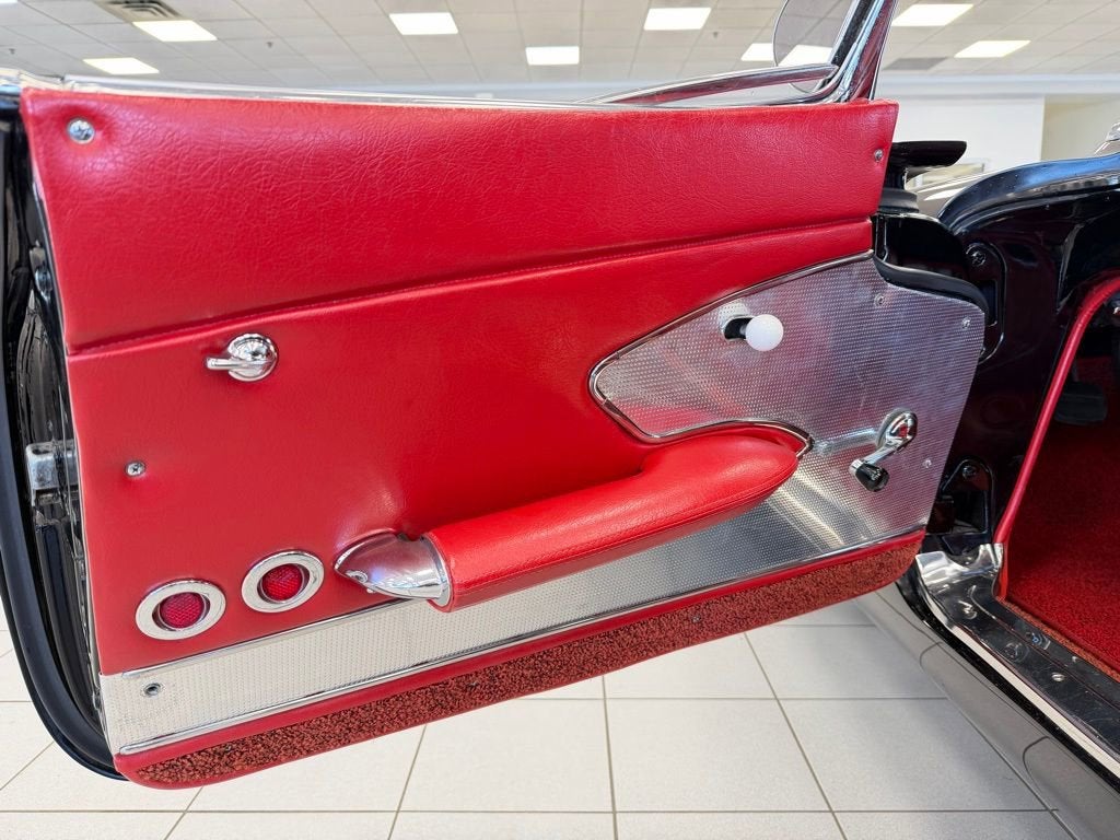 1960 Chevrolet CORVETTE COUPE Base