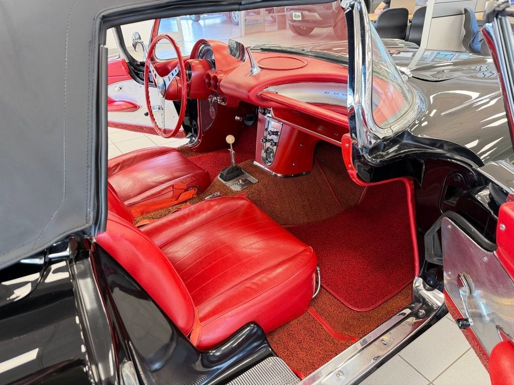 1960 Chevrolet CORVETTE COUPE Base