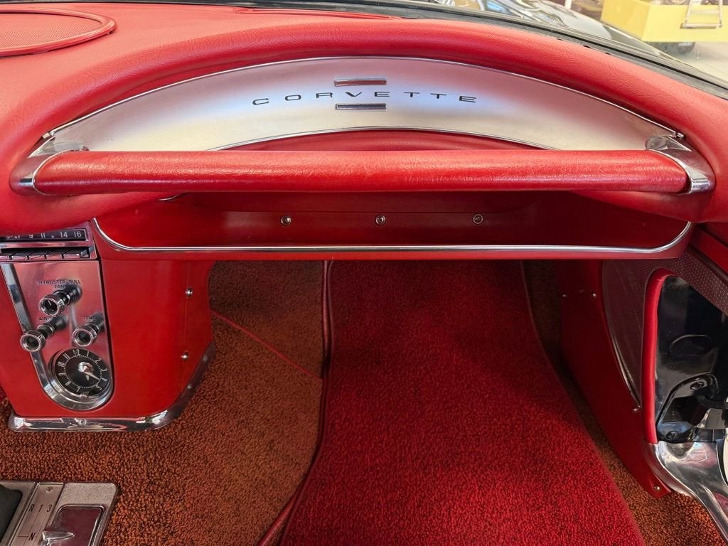 1960 Chevrolet CORVETTE COUPE Base