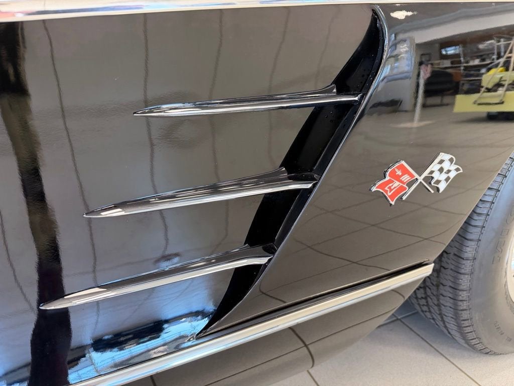 1960 Chevrolet CORVETTE COUPE Base