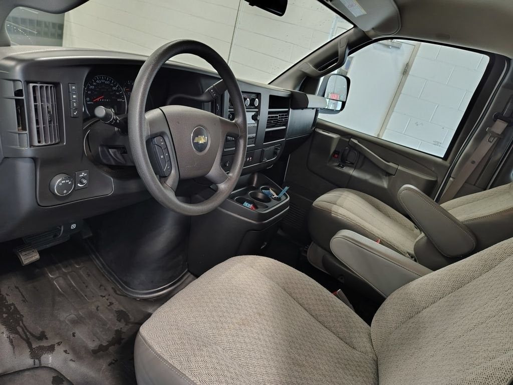 2023 Chevrolet Express Passenger 3500 1LS