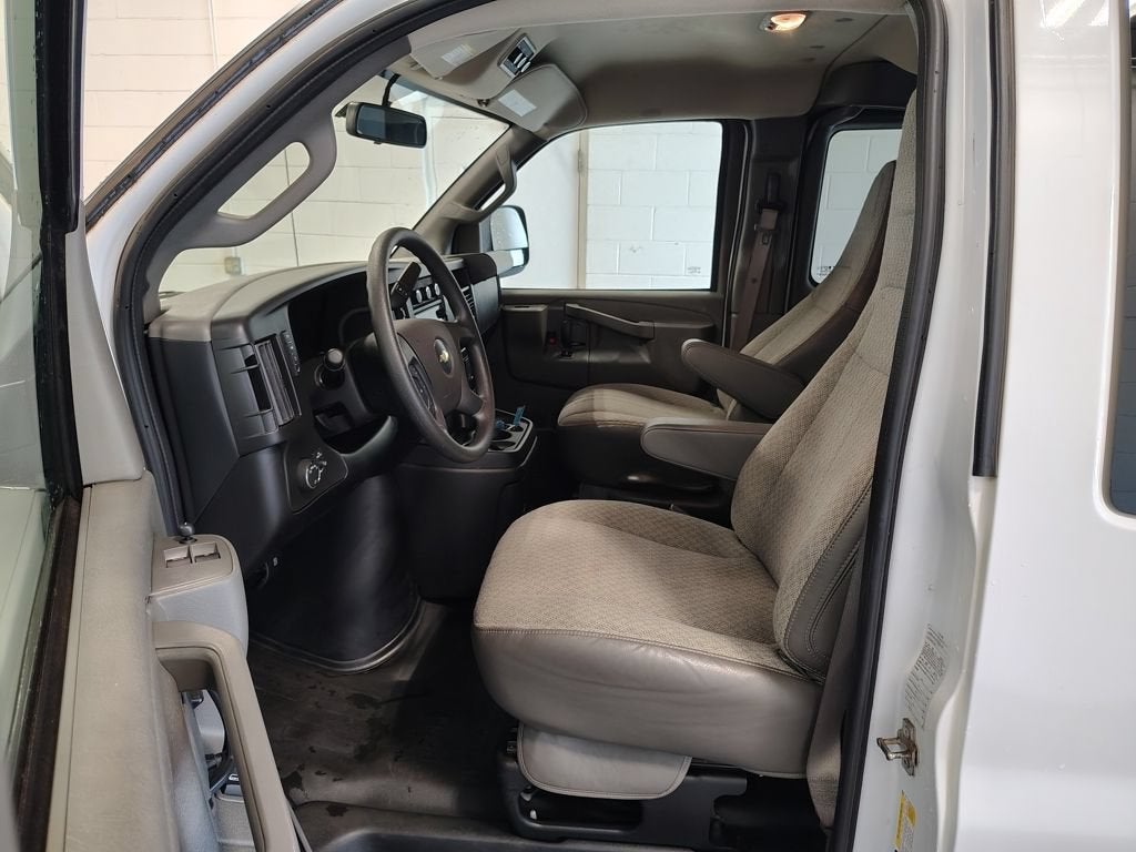 2023 Chevrolet Express Passenger 3500 1LS