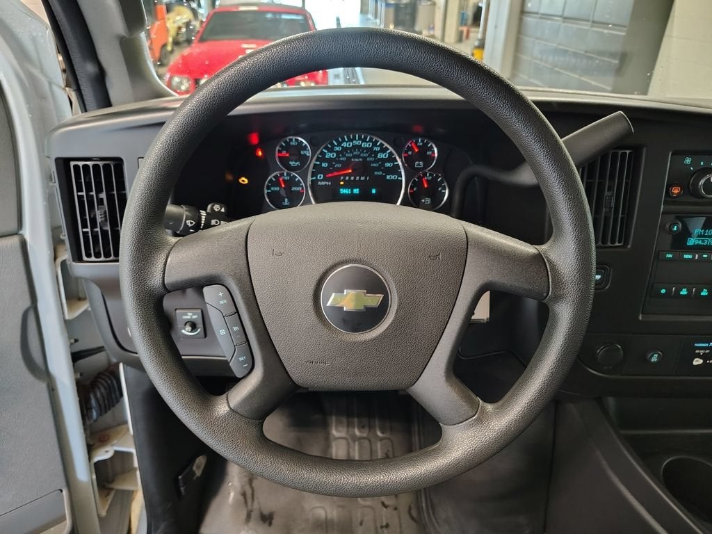 2023 Chevrolet Express Passenger 3500 1LS