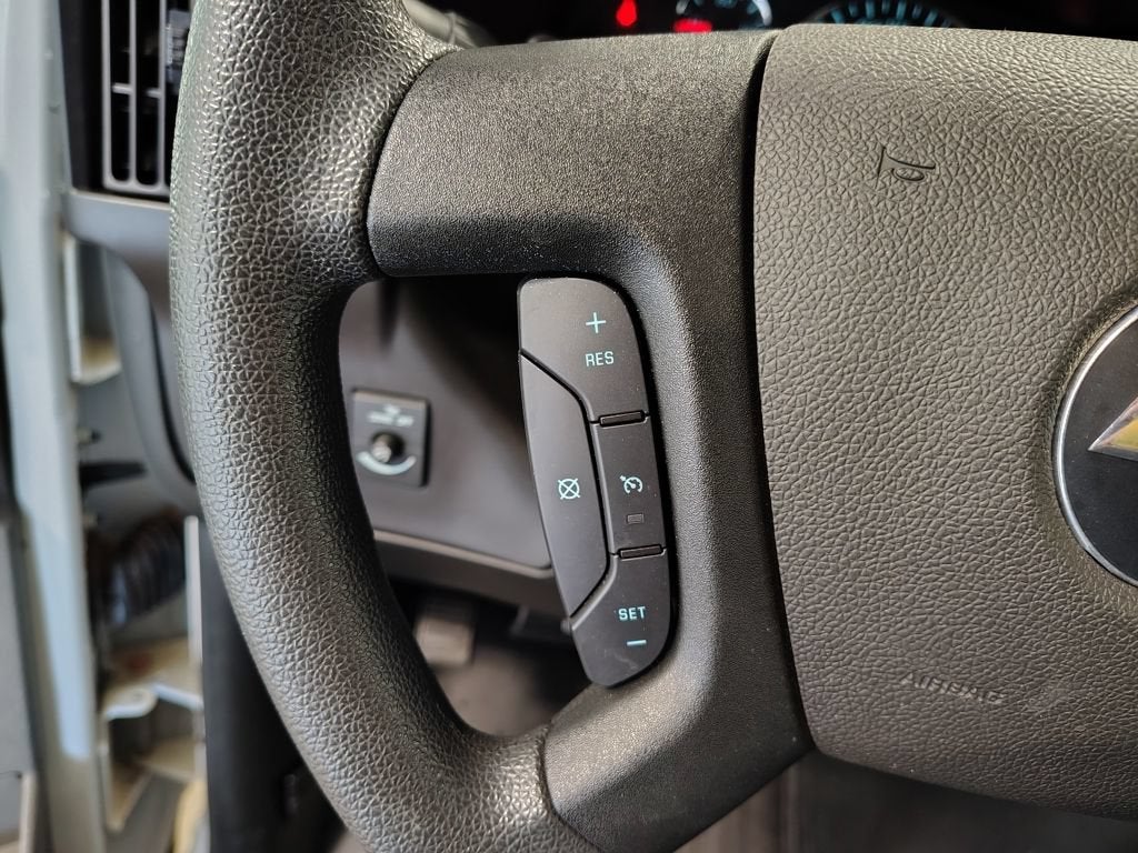 2023 Chevrolet Express Passenger 3500 1LS