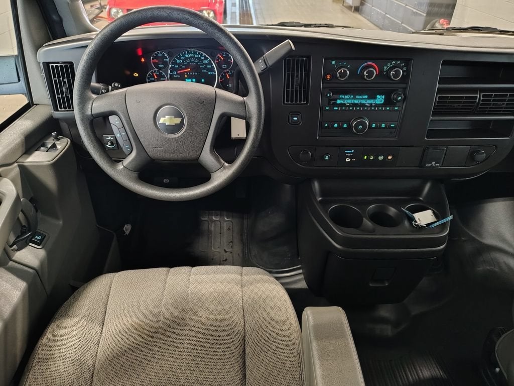 2023 Chevrolet Express Passenger 3500 1LS