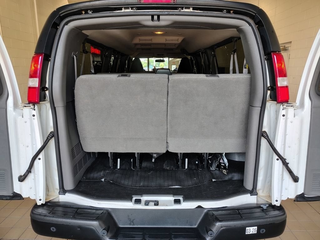 2023 Chevrolet Express Passenger 3500 1LS