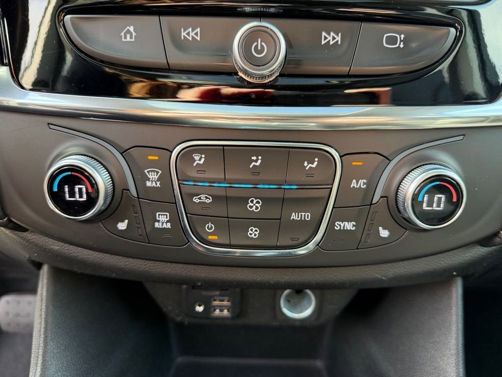 2021 Chevrolet Traverse LT Leather