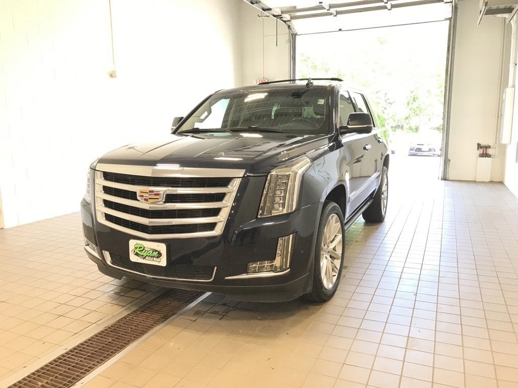 Used 2019 Cadillac Escalade Premium Luxury with VIN 1GYS4CKJ1KR324054 for sale in Buffalo, Minnesota