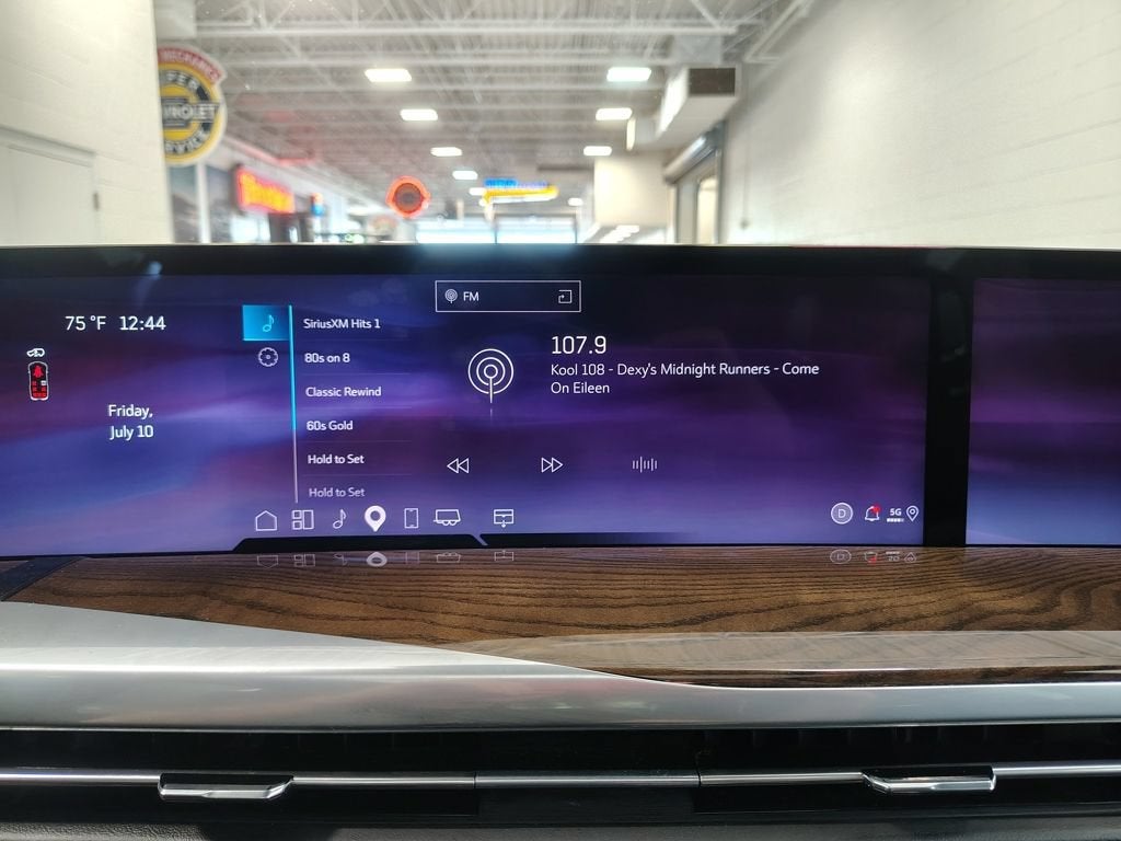 2025 Cadillac Escalade Sport Platinum