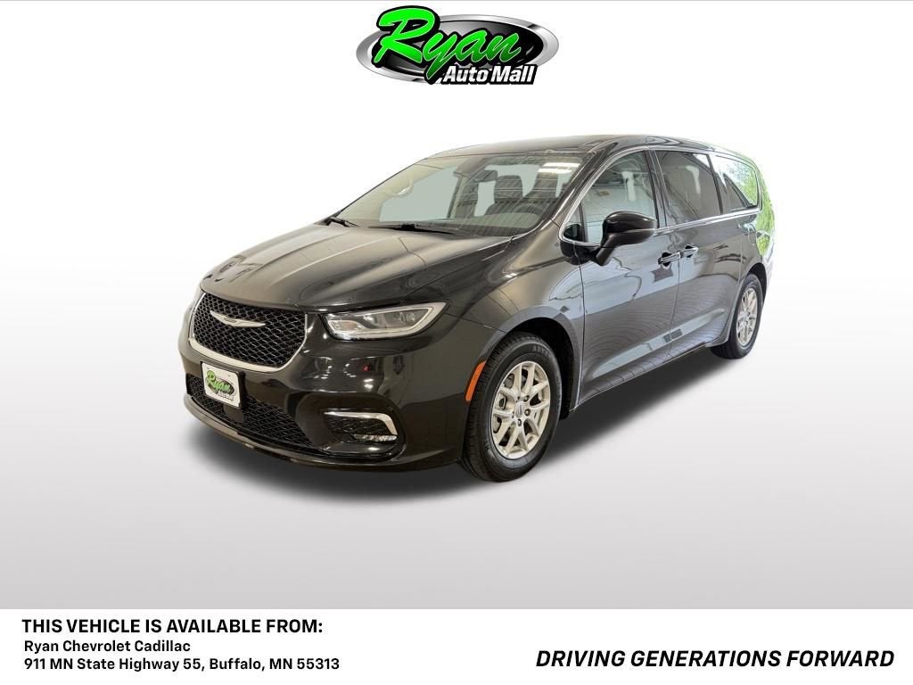 2023 Chrysler Pacifica's photo