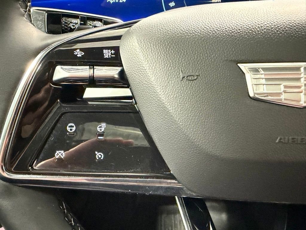 2025 Cadillac OPTIQ Luxury 2