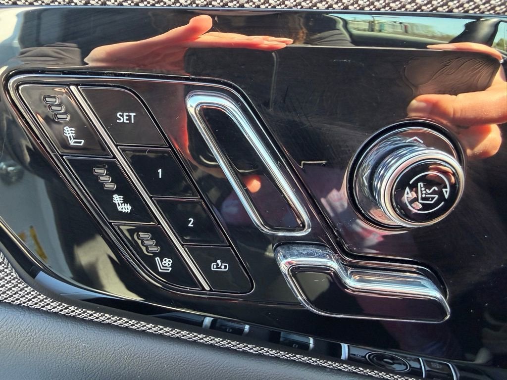 2025 Cadillac OPTIQ Luxury 2