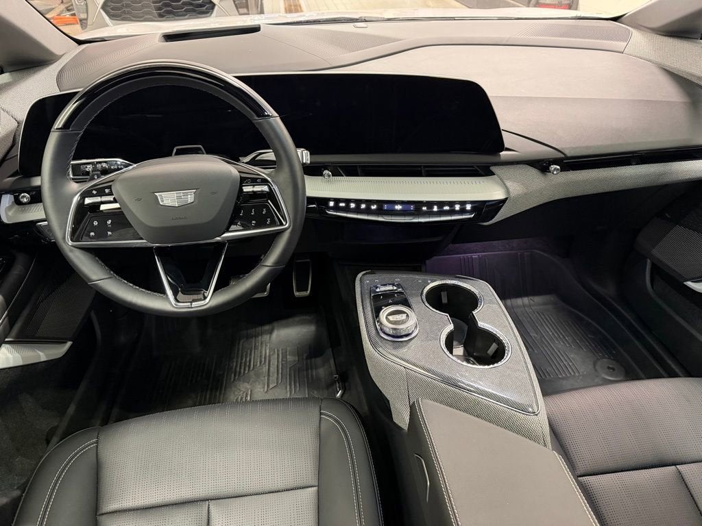 2025 Cadillac OPTIQ Luxury 2