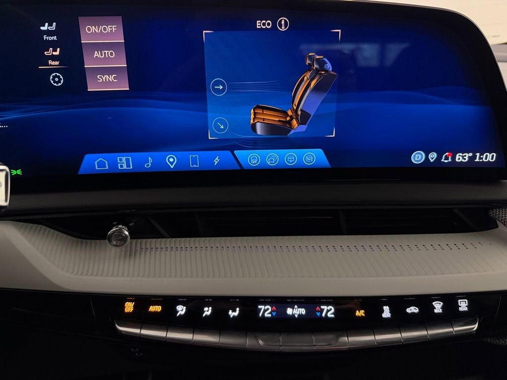 2025 Cadillac OPTIQ Luxury 2