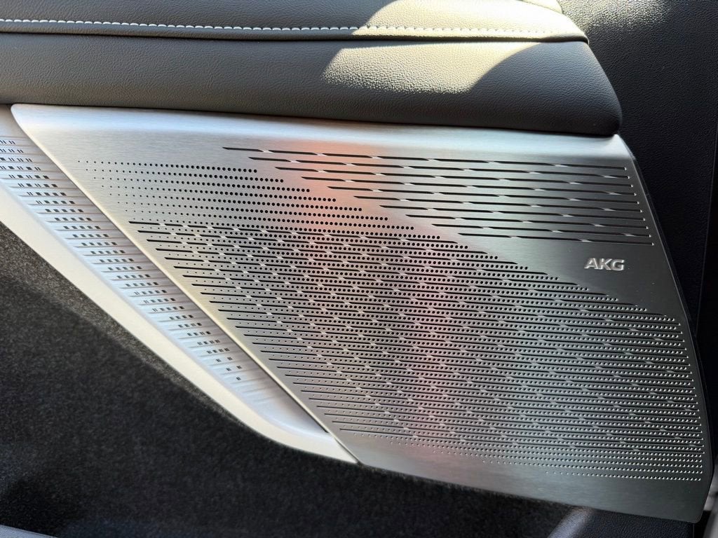 2025 Cadillac OPTIQ Luxury 2