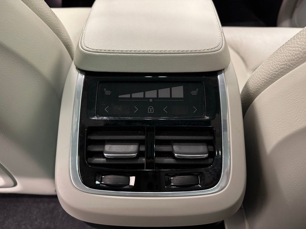 2023 Volvo XC90 Plus