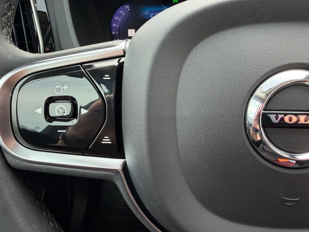 2023 Volvo XC60 Plus Bright Theme