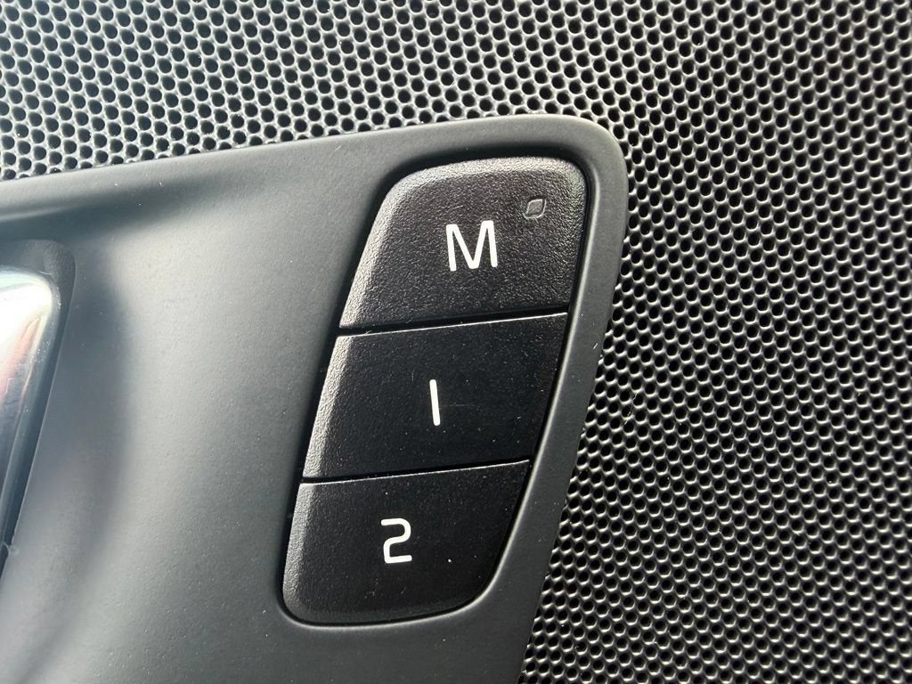 2023 Volvo XC60 Plus Bright Theme