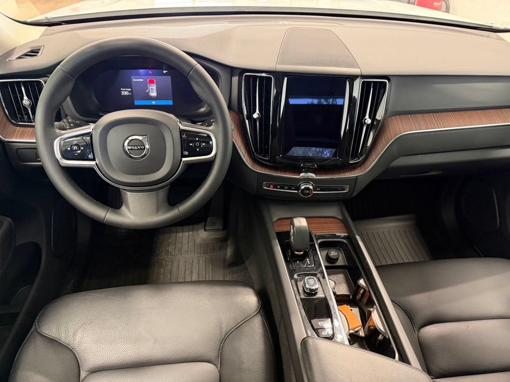 2023 Volvo XC60 Plus Bright Theme