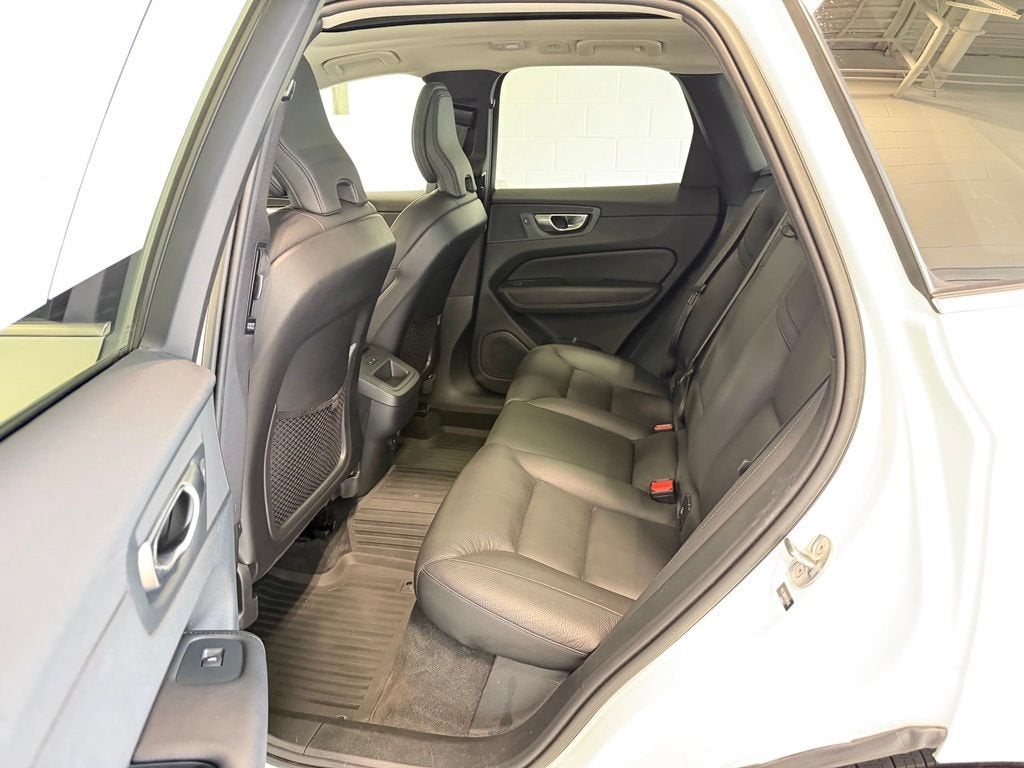 2023 Volvo XC60 Plus Bright Theme
