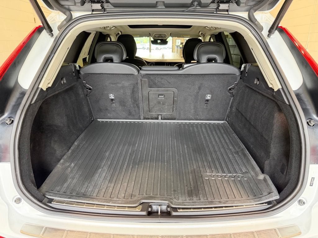 2023 Volvo XC60 Plus Bright Theme